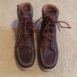 Women’s leather lace-up Sperry boots